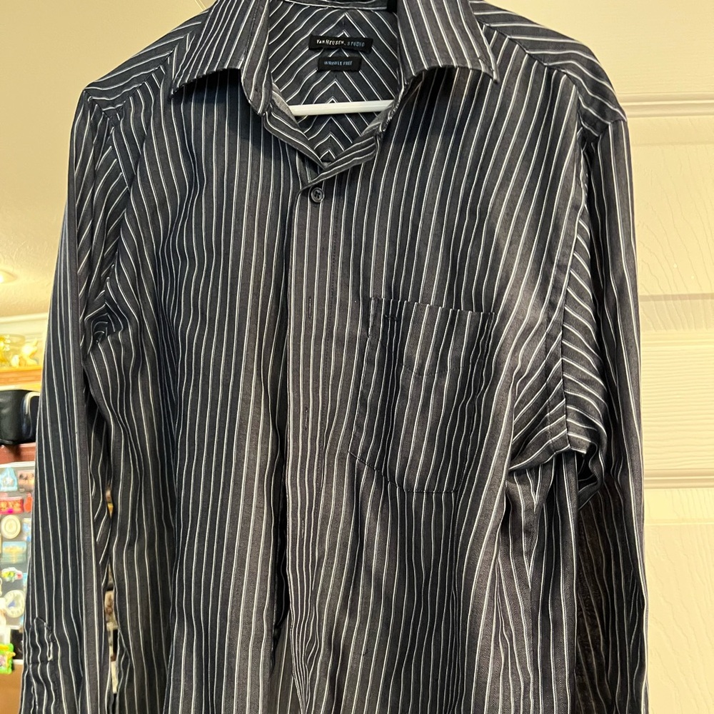 Men’s long sleeve gray shirt